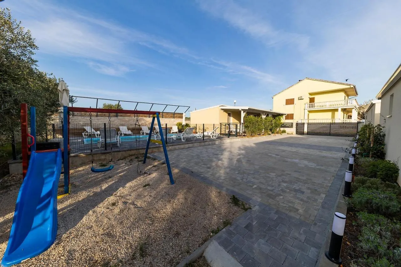 Hotel Kamp Tonci Biograd Na Moru Campeggio