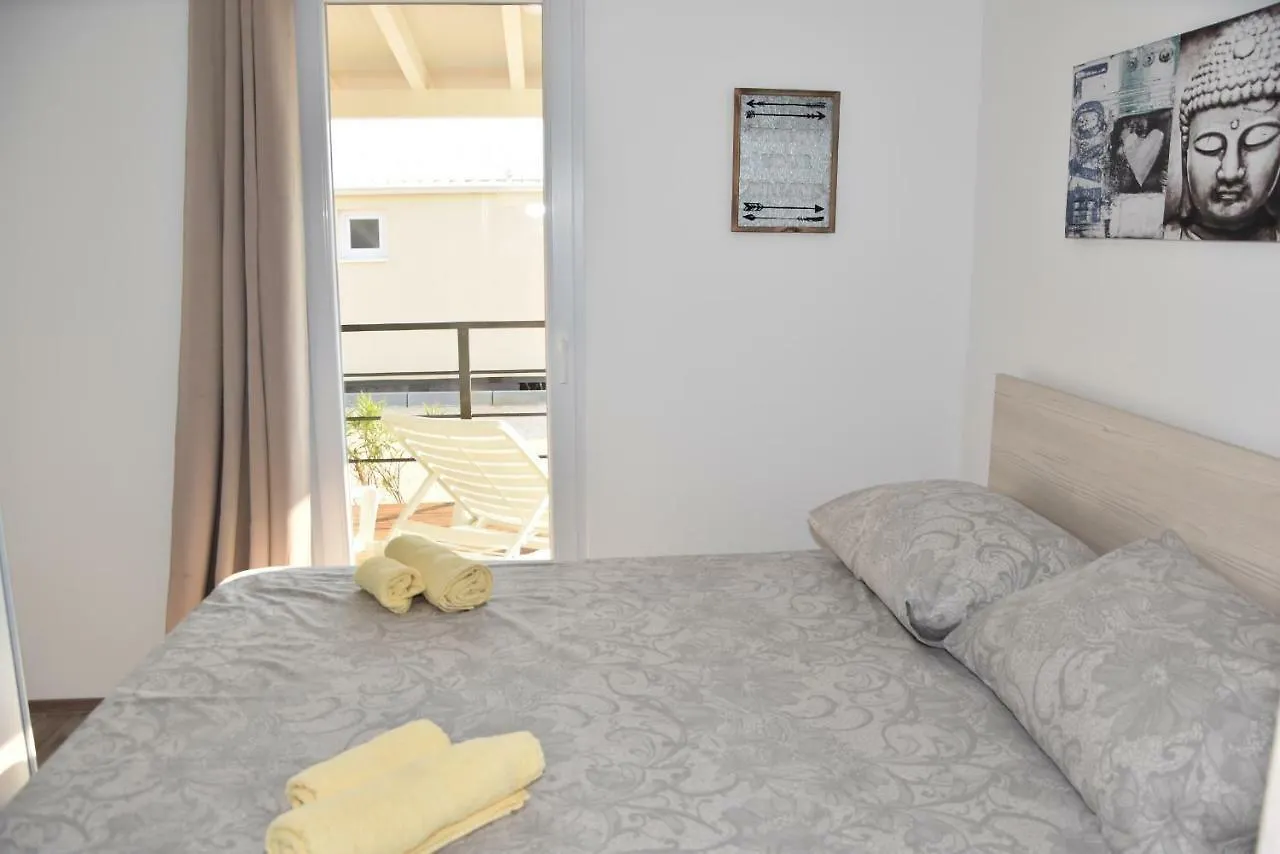 Kamp Tonci 0*, Biograd Na Moru